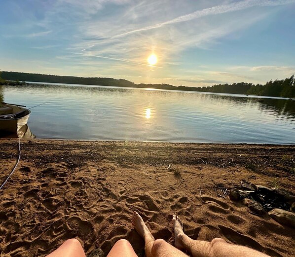 Guests can enjoy serene lakeside views and a tranquil atmosphere.