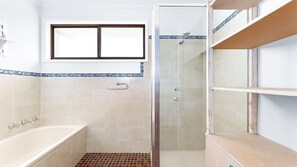 Shower - 45 Hillside Cres Beach House (Kianga)