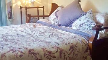 2 bedrooms, in-room safe, iron/ironing board, free WiFi