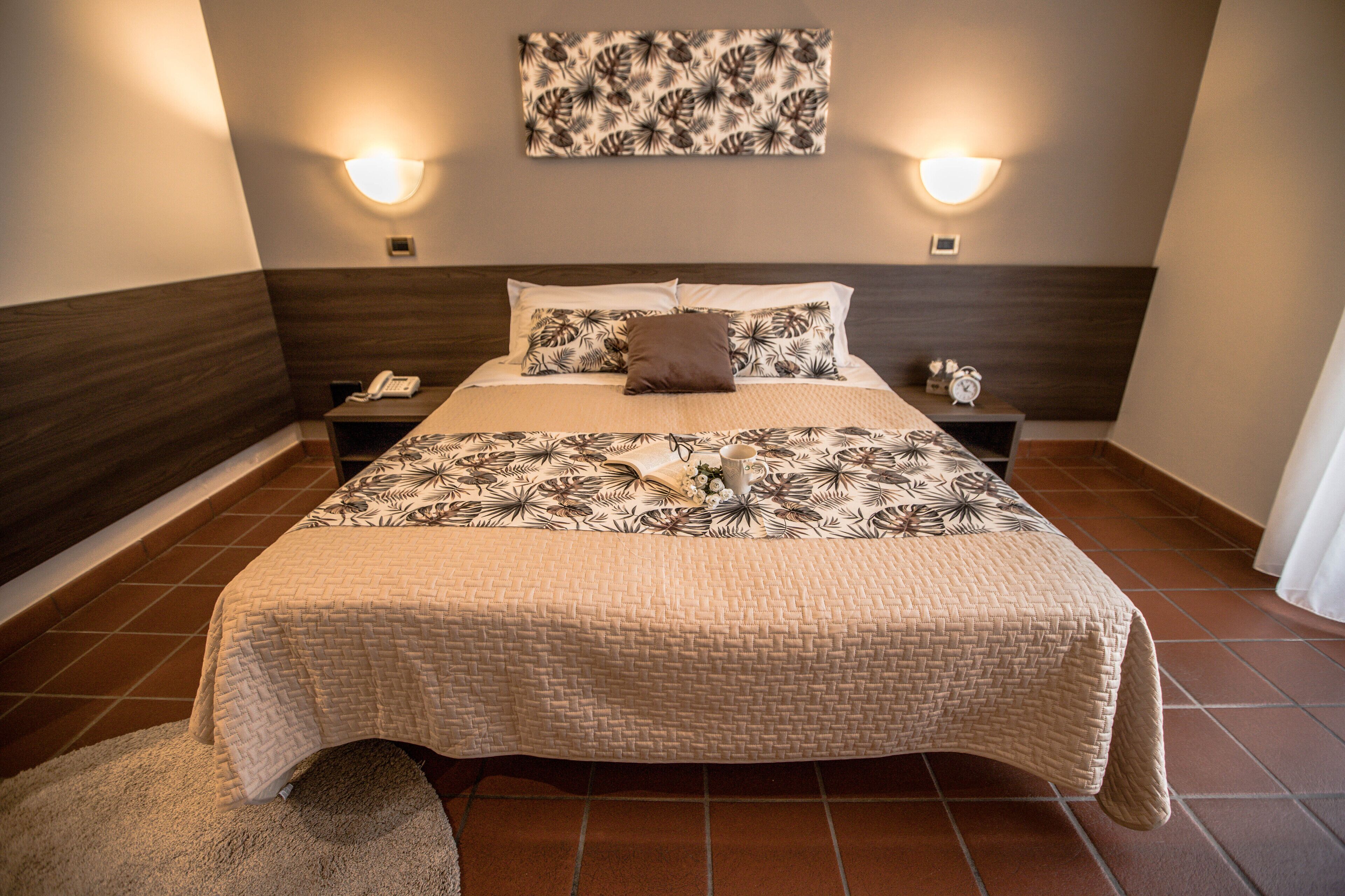 deluxe double or twin room | desk, laptop workspace, cots/infant beds, rollaway beds