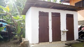 Family Room | Bathroom | Shower, rainfall showerhead, towels, soap