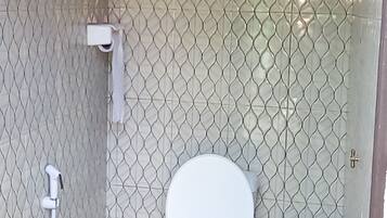 Family Room | Bathroom | Shower, rainfall showerhead, towels, soap