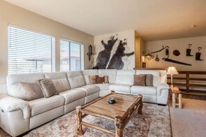 TV, fireplace - Edgewater 18- June Lake, Walk to the village! (June Lake)