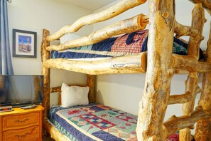 2 bedrooms, WiFi, bed sheets - Edgewater 18- June Lake, Walk to the village! (June Lake)