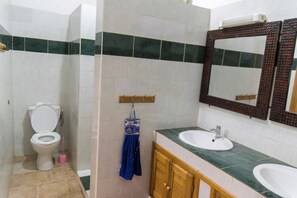 House, 3 Bedrooms | Bathroom - AkunaMatata (Mbour)