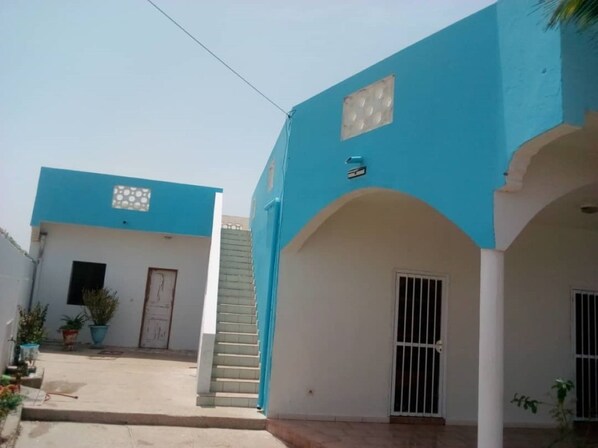 المنشأة من الخارج
