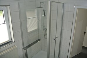 Shower, hair dryer, towels - Holidays, holidays and sea (Wilhelmshaven)