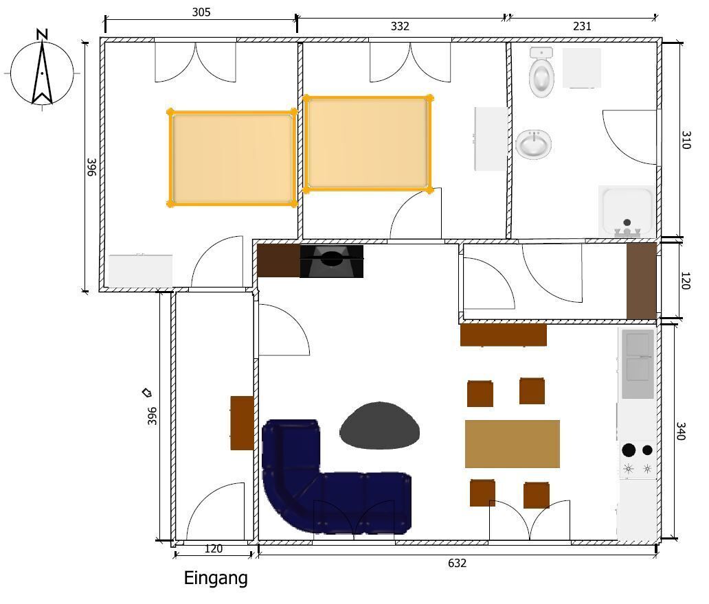 Plano de un cuarto de hotel con una cama, un escritorio, una silla, un sofá y un baño.