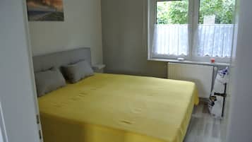 2 bedrooms, iron/ironing board, travel cot, free WiFi