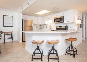 Kjøleskap, mikrobølgeovn, ovn og oppvaskmaskin