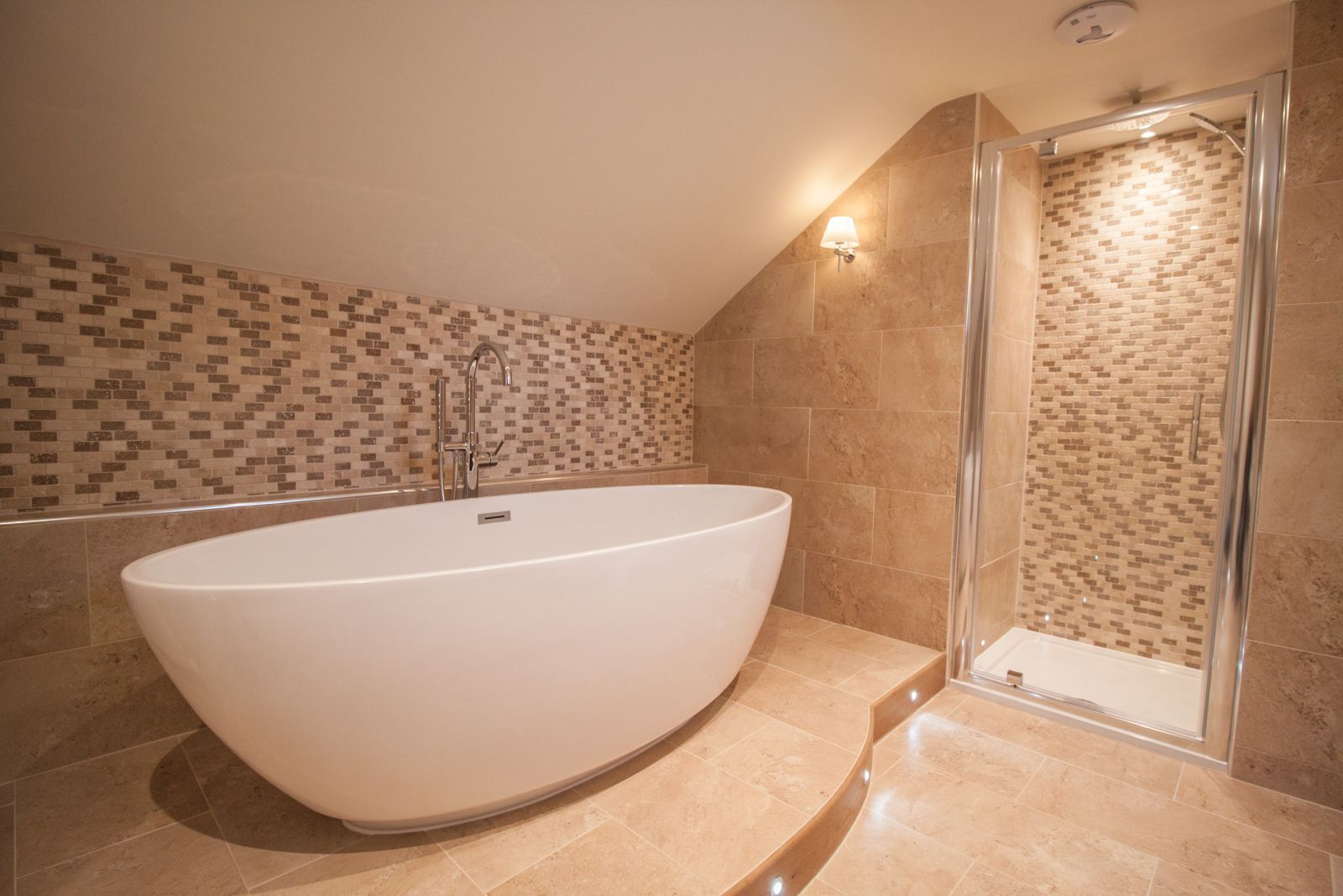 Combined shower/bathtub, hair dryer
