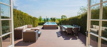 The Grange | sleeps 12 - All Ensuite, Swim Spa, Games Room, Dog Friendly - 5* Gold Award