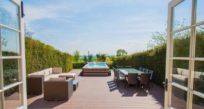 The Grange | sleeps 12 - All Ensuite, Swim Spa, Games Room, Dog Friendly - 5* Gold Award
