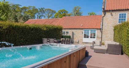 The Grange | sleeps 12 - All Ensuite, Swim Spa, Games Room, Dog Friendly - 5* Gold Award
