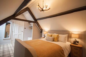 6 chambres, fer et planche à repasser, draps fournis