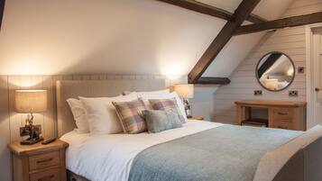 6 bedrooms, iron/ironing board, WiFi, bed sheets