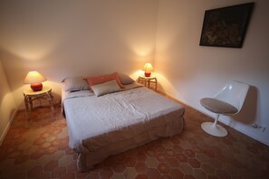 7 bedrooms, in-room safe, iron/ironing board, WiFi