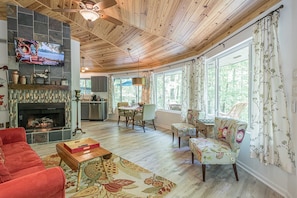 Smart TV, fireplace, books, stereo