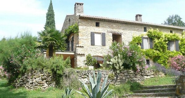 Exterior - Spacious holiday home with pool / Provence (Pont St Esprit)