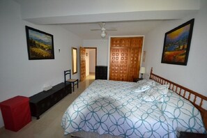 2 bedrooms, desk, iron/ironing board, free WiFi