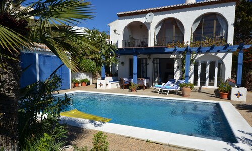 Pristine Two Bed Apartment for Great Summer Holidays or Long, Cozy Winter Breaks