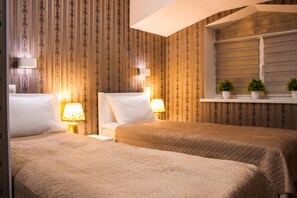 Individually furnished, blackout curtains, iron/ironing board, free WiFi