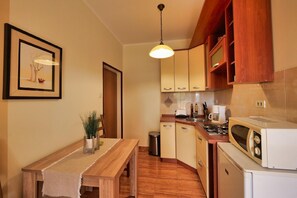 冷蔵庫、電子レンジ、コンロ、トースター