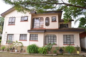 Front of property - Cosy Garden Guest House (Kisumu)