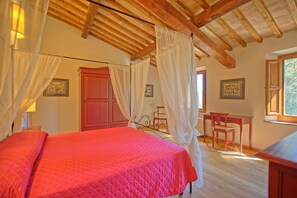 4 bedrooms, iron/ironing board, travel crib, free WiFi