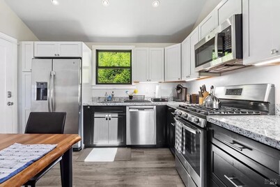 Romantic newly renovated beach cottage