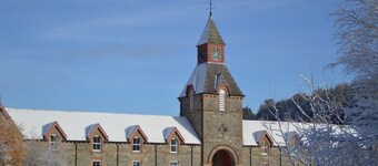 Pheasant Lodge - a woodland lodge that sleeps 6 guests in 3 bedrooms