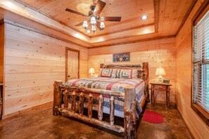 2 bedrooms, travel cot, WiFi, bed sheets