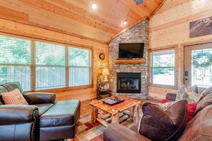 TV, fireplace, DVD player, video library - Family Cabin/Hot Tub/Firepit/Arcade/Playset/Fireplace/Games/Grill/Pet Friendly (Broken Bow)