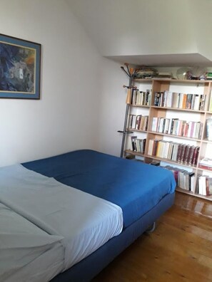 3 camere, una scrivania, ferro/asse da stiro, Wi-Fi