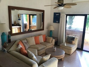 Smart-TV, DVD-Player, Bücher, Videothek