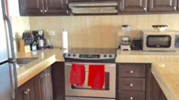 Fridge, microwave, oven, stovetop