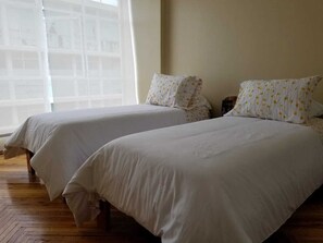 2 habitaciones, tabla de planchar con plancha, wifi y ropa de cama 