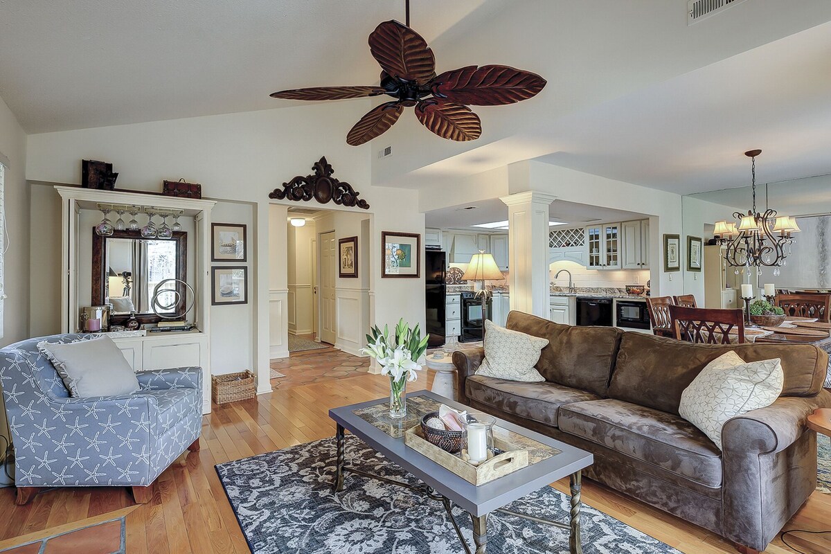 114 Beachwalk - Newly Updated 3 Min walk to the Beach ,Tennis & Pet Friendly