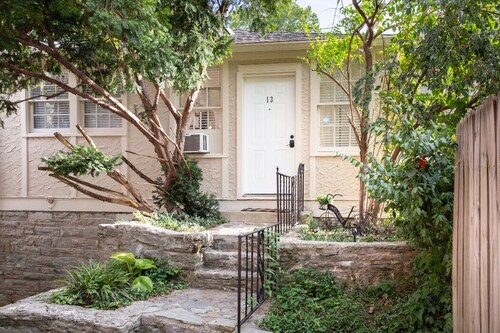 Quaint Cottage close to Vanderbilt and Downtown