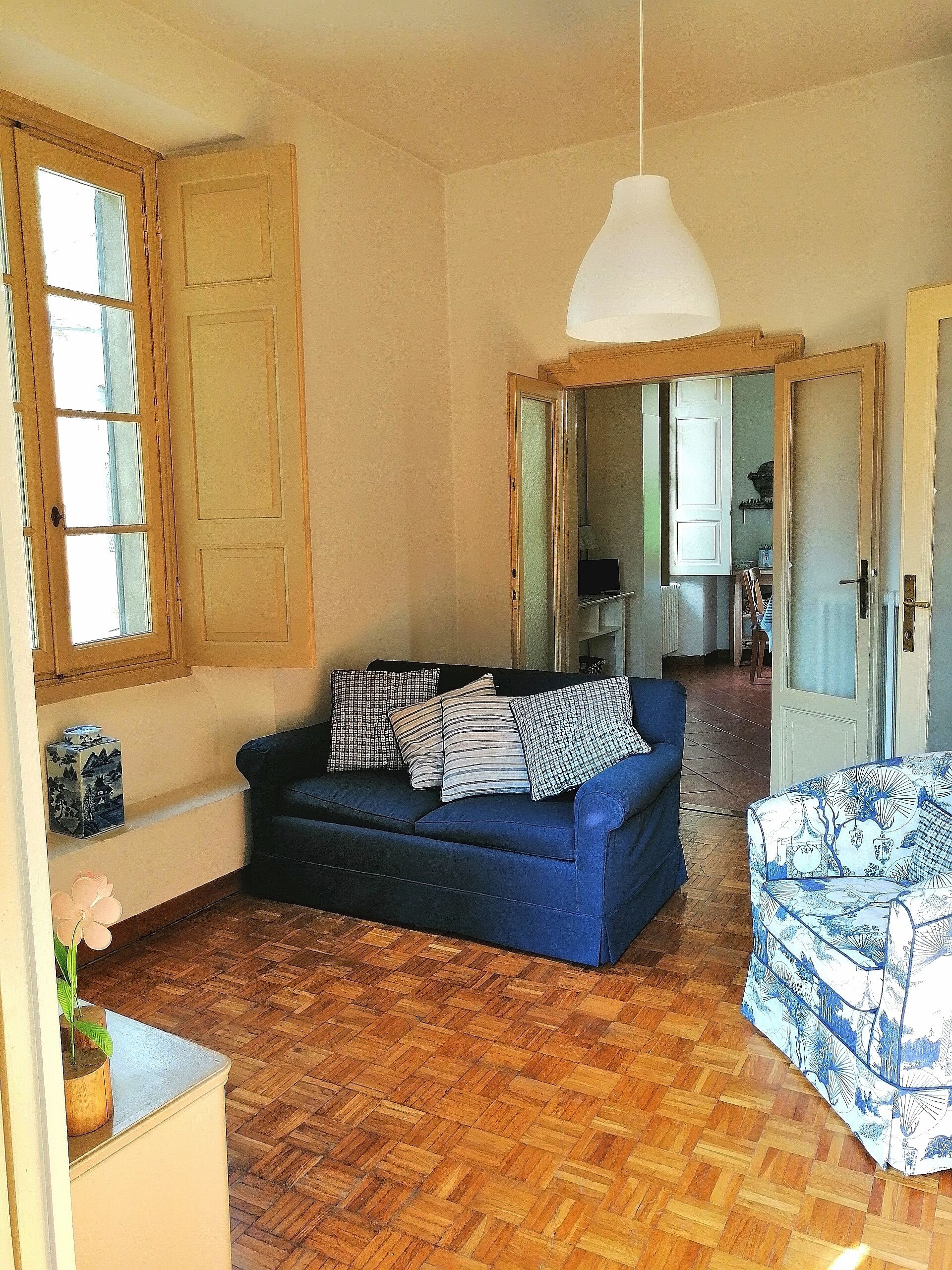 Smart TV, lettore DVD, libri, videoteca