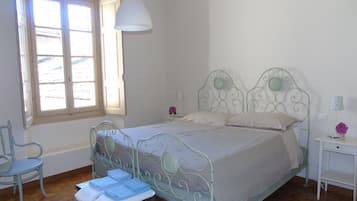 1 室のベッドルーム、デスク、アイロン / アイロン台、WiFi (無料)