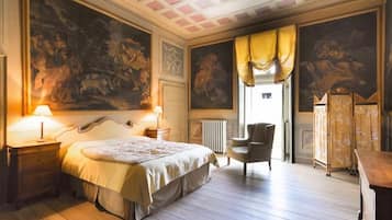 1 quarto, escrivaninha, ferros/tábuas de passar roupa, Wi-Fi de cortesia