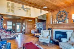 TV, fireplace, DVD player