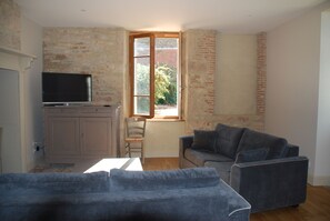 Fernseher, Tischtennisplatte