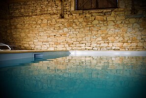 Piscina interna, piscina aquecida