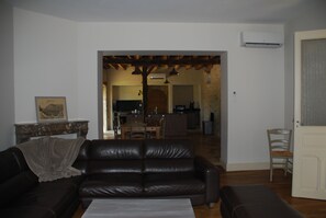 Fernseher, Tischtennisplatte