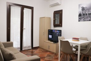 TV - Residence al Massimo - Red Apartment (Palermo)