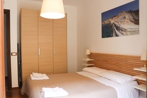 1 chambre, fer et planche à repasser, Wi-Fi gratuit, draps fournis