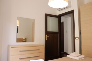 1 chambre, fer et planche à repasser, Wi-Fi gratuit, draps fournis