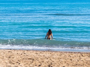 On the beach, free beach shuttle - Evdokia Beach Resort (Malevizi)